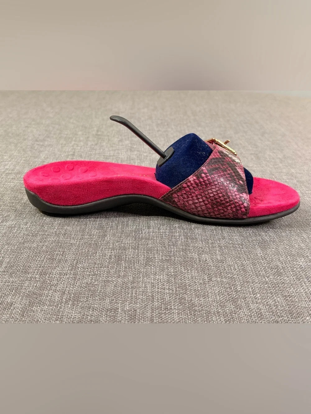Vionic Hot Pink Snake-Print Slide Sandals with Gold Buckles 8 Women’s Wedge